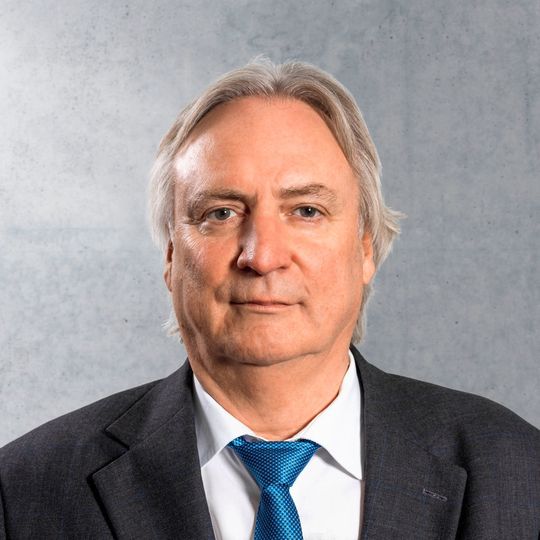 Prof. Dr. Peter Gutzmer (Schaeffler AG) wurde vom Vorstand der Forschungsvereinigung Verbrennungskraftmaschinen e. V. zum neuen Vorsitzenden gewählt. Prof. Dr. Peter Gutzmer (Schaeffler AG) wurde vom Vorstand der Forschungsvereinigung Verbrennungskraftmaschinen e. V. zum neuen Vorsitzenden gewählt.