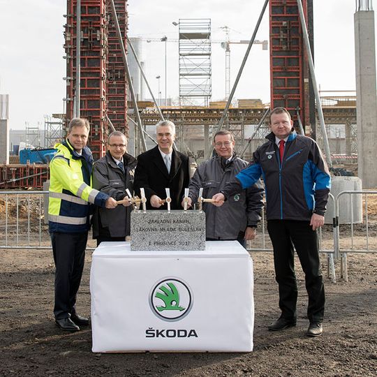 Skoda hat am Freitag, 1. Dezember, den Grundstein für eine neue Lackiererei in Mladá Boleslav gelegt. Skoda hat am Freitag, 1. Dezember, den Grundstein für eine neue Lackiererei in Mladá Boleslav gelegt.