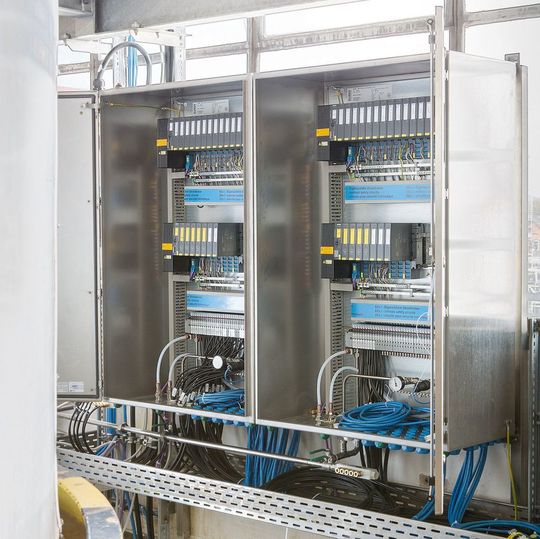 Die Schaltschränke mit PTB 13 ATEX 1010 x Systemzulassung entsprechen der Schutzart Ex e Die Schaltschränke mit PTB 13 ATEX 1010 x Systemzulassung entsprechen der Schutzart Ex e