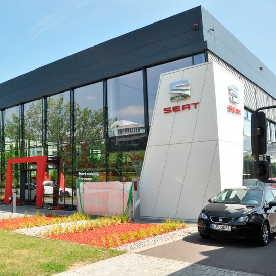 Die Seat-Niederlassung Berlin will den Verkaufsprozess beschleunigen und Autos nach 24 Stunden ausliefern können. Die Seat-Niederlassung Berlin will den Verkaufsprozess beschleunigen und Autos nach 24 Stunden ausliefern können.