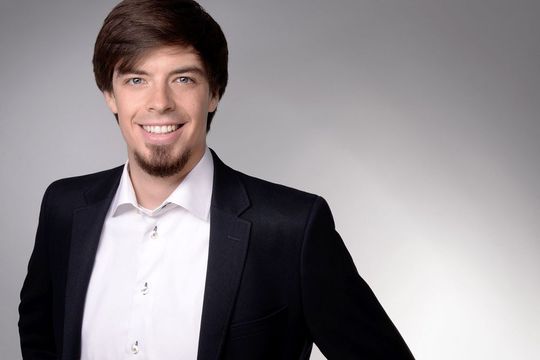 Tobias Hagenau ist Gründer und Geschäftsführer der HQLabs GmbH und dort verantwortlich für Marketing und Sales. Tobias Hagenau ist Gründer und Geschäftsführer der HQLabs GmbH und dort verantwortlich für Marketing und Sales.