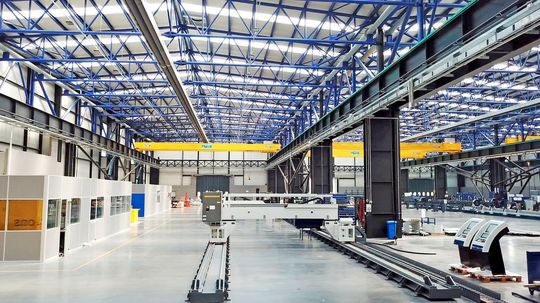 TTM Laser S.p.A. entwickelt 3D-Lasersysteme zum Schneiden von Rohren und Profilen sowie zum Schweissen von Blechen in grossen Formaten. TTM Laser S.p.A. entwickelt 3D-Lasersysteme zum Schneiden von Rohren und Profilen sowie zum Schweissen von Blechen in grossen Formaten.
