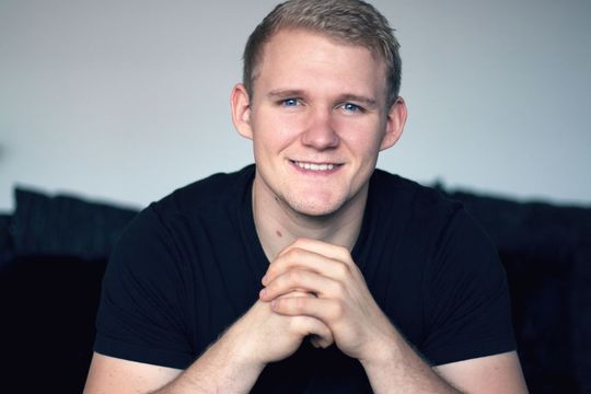 Dominic Multerer zählt zu den führenden Marketing- & Vertriebsexperten im B2B. Er ist Berater, Speaker und Autor mehrerer Bestseller. Dominic Multerer zählt zu den führenden Marketing- & Vertriebsexperten im B2B. Er ist Berater, Speaker und Autor mehrerer Bestseller.