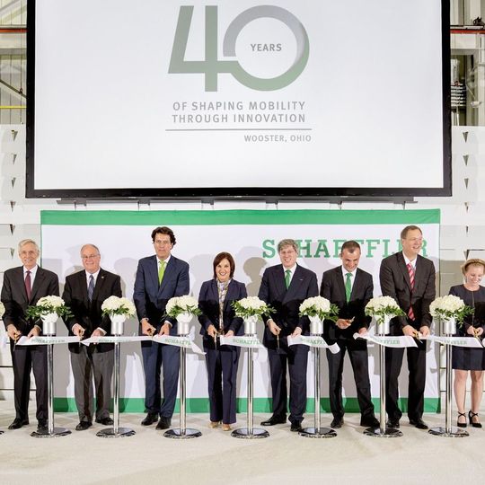 Feierliche Eröffnung der Erweiterung des Werkes in Wooster mit Bruce G. Warmbold, Regional CEO Americas; Woosters Bürgermeister Bob Breneman; Klaus Rosenfeld, Vorsitzender des Vorstands der Schaeffler AG; Vize-Gouverneurin Mary Taylor; Georg F. W. Schaeffler, Aufsichtsratsvorsitzender der Schaeffler AG; Matthias Zink, Vorstand Automotive; Oliver Jung, Vorstand Produktion, Logistik und Einkauf; Shelly Flint, Personalvorstand Transmission Systems & Automotive Aftermarket (von links). Feierliche Eröffnung der Erweiterung des Werkes in Wooster mit Bruce G. Warmbold, Regional CEO Americas; Woosters Bürgermeister Bob Breneman; Klaus Rosenfeld, Vorsitzender des Vorstands der Schaeffler AG; Vize-Gouverneurin Mary Taylor; Georg F. W. Schaeffler, Aufsichtsratsvorsitzender der Schaeffler AG; Matthias Zink, Vorstand Automotive; Oliver Jung, Vorstand Produktion, Logistik und Einkauf; Shelly Flint, Personalvorstand Transmission Systems & Automotive Aftermarket (von links).