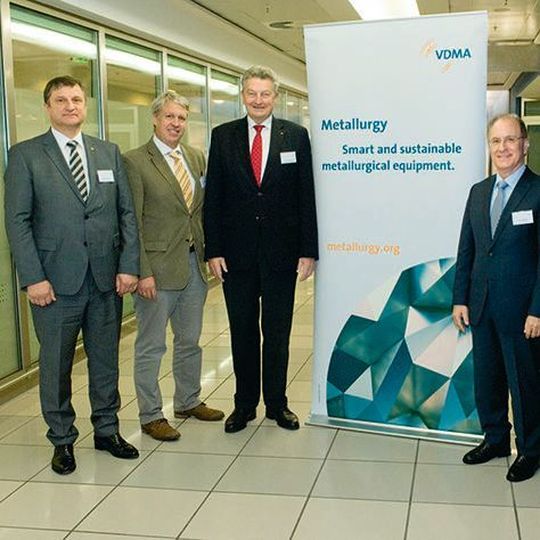 Der Vorstand des neu gegründeten Fachverbands VDMA Metallury (Ausschnitt). Der Vorstand des neu gegründeten Fachverbands VDMA Metallury (Ausschnitt).