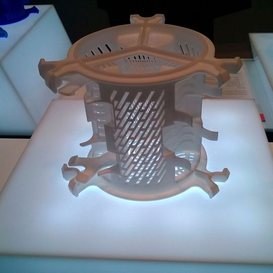 EOS hat auf der formnext 2017 mit der EOS P 500 sein neuestes Polymer-System vorgestellt. Kunden steht damit ein System zur Verfügung, das sich durch maximale Produktivität auszeichnet, bereit ist für eine weitere Automatisierung der Technologie und Kunststoffe bei Betriebstemperaturen von bis zu 300 °C verarbeiten kann. EOS hat auf der formnext 2017 mit der EOS P 500 sein neuestes Polymer-System vorgestellt. Kunden steht damit ein System zur Verfügung, das sich durch maximale Produktivität auszeichnet, bereit ist für eine weitere Automatisierung der Technologie und Kunststoffe bei Betriebstemperaturen von bis zu 300 °C verarbeiten kann.