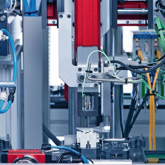 Platzsparende, kompakte Bauweise der Kleinkraftsensoren für optimale Integration ins Maschinendesign. Platzsparende, kompakte Bauweise der Kleinkraftsensoren für optimale Integration ins Maschinendesign.