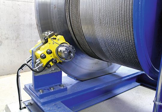 Die beiden Sicherheitsbremsen von Ringspann an den Bremsscheiben der Seiltrommeln sind redundant ausgelegt.