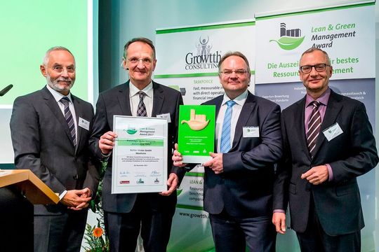 v.l.n.r.: F. Tempel (Geschäftsführer Growtth Consulting Europe GmbH), H. Krug (Bühler Motor GmbH, Werkleiter Werk Monheim), Dr.-Ing. U. Bader (Bühler Motor GmbH, Leiter Produktionssysteme weltweit), W. Regh (Geschäftsführer Growtth Consulting Europe GmbH) v.l.n.r.: F. Tempel (Geschäftsführer Growtth Consulting Europe GmbH), H. Krug (Bühler Motor GmbH, Werkleiter Werk Monheim), Dr.-Ing. U. Bader (Bühler Motor GmbH, Leiter Produktionssysteme weltweit), W. Regh (Geschäftsführer Growtth Consulting Europe GmbH)