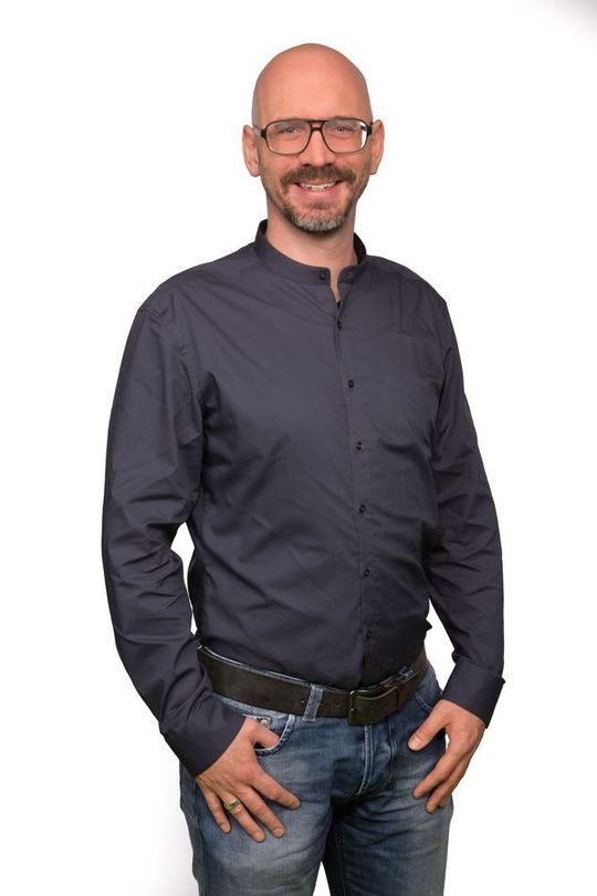 Nikolaus Niedermeier ist Geschäftsführer der CURRY Software Group sowie des Digitaldienstleisters CURRY Solutions. Nikolaus Niedermeier ist Geschäftsführer der CURRY Software Group sowie des Digitaldienstleisters CURRY Solutions.