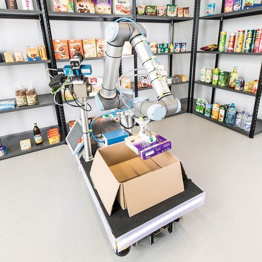 Ein mögliches Anwendungsszenario für den rob@work ist die Lagerhaltung. Er ist technisch in der Lage, unter vielen, beliebig angeordneten Produkten das gewünschte zu erkennen, zu greifen und dorthin zu bringen, wo es gebraucht wird. Ein mögliches Anwendungsszenario für den rob@work ist die Lagerhaltung. Er ist technisch in der Lage, unter vielen, beliebig angeordneten Produkten das gewünschte zu erkennen, zu greifen und dorthin zu bringen, wo es gebraucht wird.