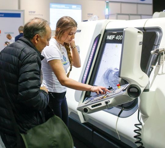 Als Schauplatz für Innovationen bietet die Metav 2018 ein umfangreiches Informationsprogramm rund um Metallbearbeitung und Produktionstechnik. Als Schauplatz für Innovationen bietet die Metav 2018 ein umfangreiches Informationsprogramm rund um Metallbearbeitung und Produktionstechnik.