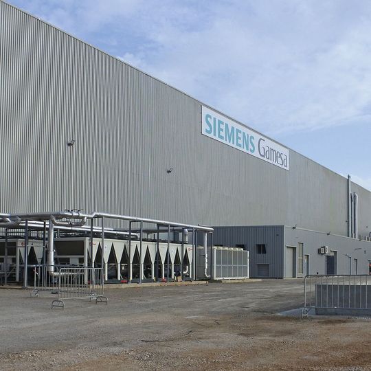 Die Siemens-Gamesa-Fabrik in Tanger reiht sich in weltweit verteilte Standorte ds Konzerns ein. Hier sollen Winkraftanlagen-Rotorblätter für Afrika, den Nahen Osten und Südeuropa produziert werden. Die Siemens-Gamesa-Fabrik in Tanger reiht sich in weltweit verteilte Standorte ds Konzerns ein. Hier sollen Winkraftanlagen-Rotorblätter für Afrika, den Nahen Osten und Südeuropa produziert werden.