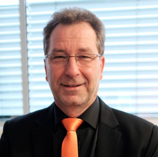 Geschäftsführer Ulrich Wigand verlässt MiniTec Ende 2017, er war 26 Jahre im Unternehmen und seit 2011 Mitglied der Geschäftsleitung. Geschäftsführer Ulrich Wigand verlässt MiniTec Ende 2017, er war 26 Jahre im Unternehmen und seit 2011 Mitglied der Geschäftsleitung.