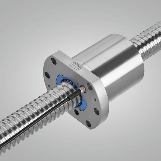 Die von August Steinmeyer entwickelte Technik der Zustandsüberwachung eines Kugelgewindetriebs zielt darauf ab, die Vorspannung der Mutter auf der Spindelwelle durchgehend zu überwachen. Die von August Steinmeyer entwickelte Technik der Zustandsüberwachung eines Kugelgewindetriebs zielt darauf ab, die Vorspannung der Mutter auf der Spindelwelle durchgehend zu überwachen.