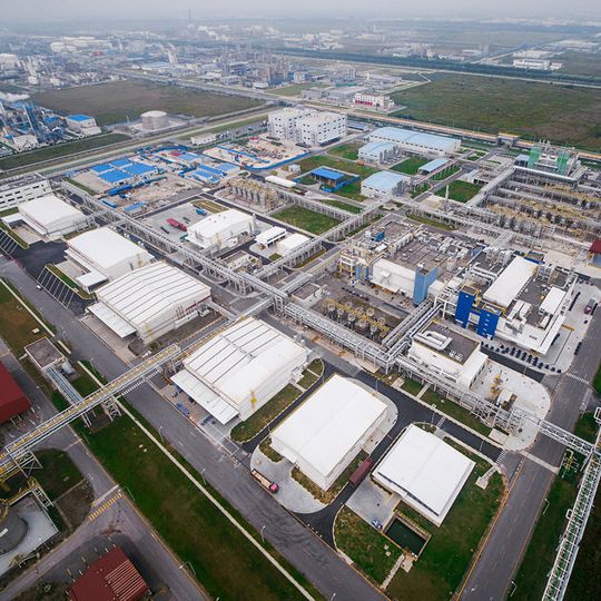 BASF hat eine neue Großanlage für Fahrzeuglacke in Schanghai eröffnet. BASF hat eine neue Großanlage für Fahrzeuglacke in Schanghai eröffnet.