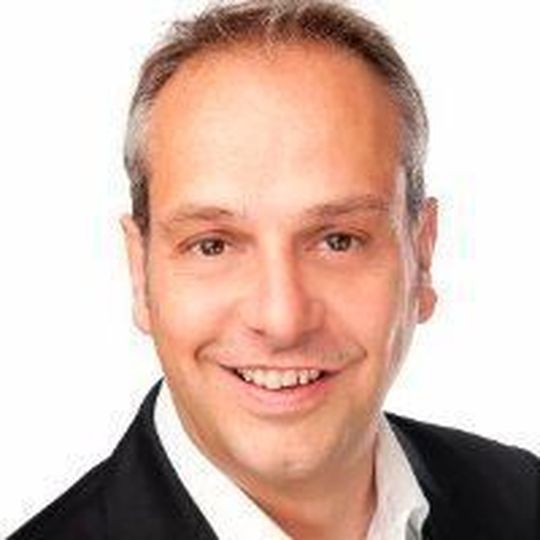 Tobias Kirchhoff ist globaler Business Officer Marketing im Geschäftsbereich Academy & Life Care bei TÜV Rheinland. Tobias Kirchhoff ist globaler Business Officer Marketing im Geschäftsbereich Academy & Life Care bei TÜV Rheinland.