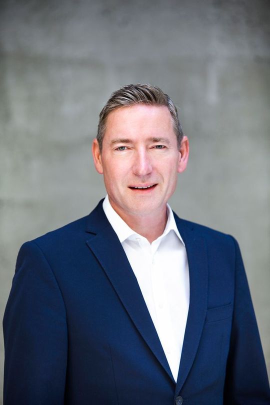 Bernd Arnhold ist Gründer und CEO der Kommdirekt GmbH in Augsburg. Bernd Arnhold ist Gründer und CEO der Kommdirekt GmbH in Augsburg.
