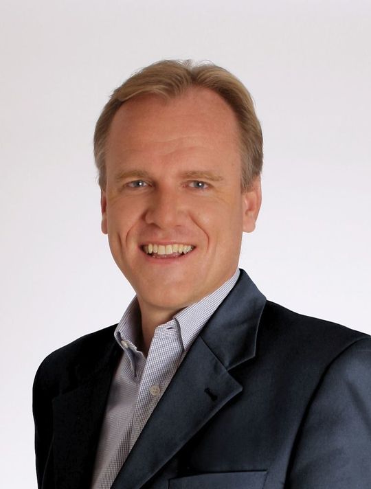Philipp von der Brüggen ist Spezialist für B2B Kommunikation. Besonders viel Erfahrung konnte er bei der Kommunikation für und mit komplexen Vertriebsstrukturen sammeln. Philipp von der Brüggen ist Spezialist für B2B Kommunikation. Besonders viel Erfahrung konnte er bei der Kommunikation für und mit komplexen Vertriebsstrukturen sammeln.