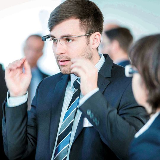 Picavi und Topsystem präsentierten in Heidelberg ihre Pick-by-Vision- (im Bild) und Pick-by-Voice-Lösungen. Picavi und Topsystem präsentierten in Heidelberg ihre Pick-by-Vision- (im Bild) und Pick-by-Voice-Lösungen.