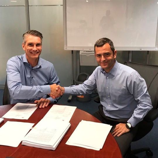 (l to r) Paul Cox, managing director Vopak Terminal Durban and Fluor's general manager Sub-Saharan Africa, Alejandro Escalona during the signing ceremony of the engineering, procurement and construction management contract. (l to r) Paul Cox, managing director Vopak Terminal Durban and Fluor's general manager Sub-Saharan Africa, Alejandro Escalona during the signing ceremony of the engineering, procurement and construction management contract.