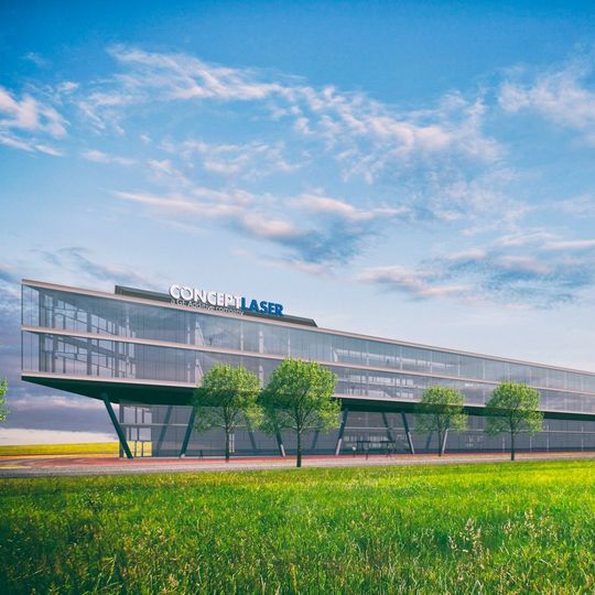 Der 3D-Campus wird künftig Forschung und Entwicklung sowie Produktion, Service und Logistik unter einem Dach vereinen. Auf einer Fläche von ca. 40.000 Quadratmetern entsteht Platz für ca. 500 Arbeitsplätze. Die zukünftige Produktionskapazität wird sich um den Faktor vier erhöhen. Durch das 105 Millionen Euro Investment wird der Standort Lichtenfels von Concept Laser zu einem Zentrum für die Produktion von 3D-Metalldruck-Maschinen von GE weltweit werden. Der 3D-Campus wird künftig Forschung und Entwicklung sowie Produktion, Service und Logistik unter einem Dach vereinen. Auf einer Fläche von ca. 40.000 Quadratmetern entsteht Platz für ca. 500 Arbeitsplätze. Die zukünftige Produktionskapazität wird sich um den Faktor vier erhöhen. Durch das 105 Millionen Euro Investment wird der Standort Lichtenfels von Concept Laser zu einem Zentrum für die Produktion von 3D-Metalldruck-Maschinen von GE weltweit werden.