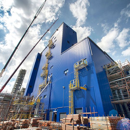 In der neuen Extrusionslinie werden PP-Kunststoff und PP-Copolymere hergestellt. In der neuen Extrusionslinie werden PP-Kunststoff und PP-Copolymere hergestellt.