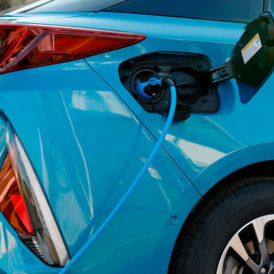 Lange hatte Toyota sich gegen reine Elektroautos gewehrt. Jetzt geben die Japaner nach. Lange hatte Toyota sich gegen reine Elektroautos gewehrt. Jetzt geben die Japaner nach.