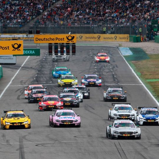 Die DTM startet auch 2018 wieder am Lausitzring. Die DTM startet auch 2018 wieder am Lausitzring.
