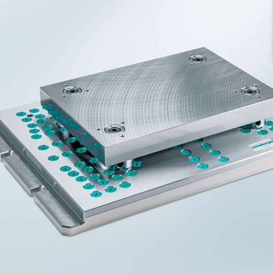 Mit der H 3000 stellt Meusburger eine innovatives Spannsystem für den Stanzwerkzeugbau vor. Mit der H 3000 stellt Meusburger eine innovatives Spannsystem für den Stanzwerkzeugbau vor.