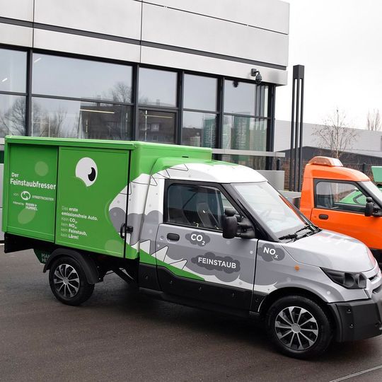 Nicht nur sauber, sondern rein: Der Streetscooter mit Feinstaubfresser soll keinerlei Abrieb mehr absondern. Nicht nur sauber, sondern rein: Der Streetscooter mit Feinstaubfresser soll keinerlei Abrieb mehr absondern.