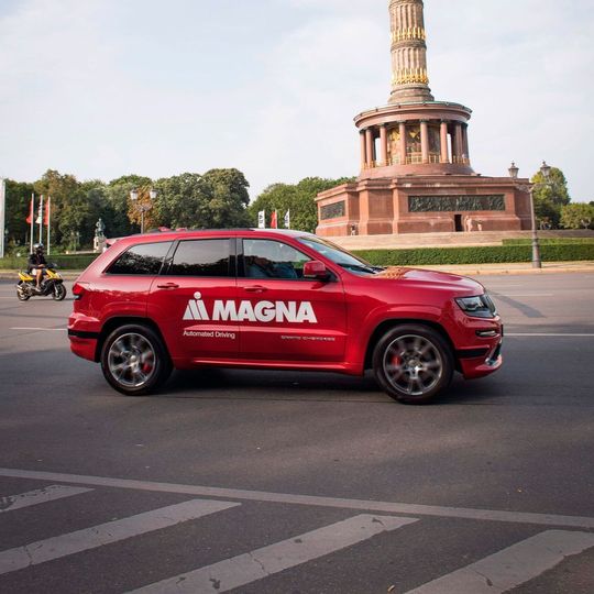 Um Zukunftsthemen wie das automatisierte Fahren noch stärker zu forcieren, hat Magna seine Managementstruktur angepasst. Um Zukunftsthemen wie das automatisierte Fahren noch stärker zu forcieren, hat Magna seine Managementstruktur angepasst.