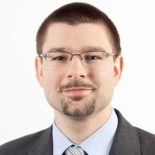 Dr. Michael Geisinger ist Gründer und technischer Geschäftsführer der Dynamic Components GmbH. Nach seinem Studium der Informatik an der Technischen Universität München (TUM) promovierte er an der TUM und dem Forschungsinstitut fortiss im Bereich Industrieautomatisierung. Dort entwickelte er mit seinem Team eine Software-Technologie, die Altanlagen und Maschinen mit moderner Sensortechnik digitalisiert. Seit Gründung der Dynamic Components GmbH wendet er diese in verschiedenen Industrien an. Dr. Michael Geisinger ist Gründer und technischer Geschäftsführer der Dynamic Components GmbH. Nach seinem Studium der Informatik an der Technischen Universität München (TUM) promovierte er an der TUM und dem Forschungsinstitut fortiss im Bereich Industrieautomatisierung. Dort entwickelte er mit seinem Team eine Software-Technologie, die Altanlagen und Maschinen mit moderner Sensortechnik digitalisiert. Seit Gründung der Dynamic Components GmbH wendet er diese in verschiedenen Industrien an.