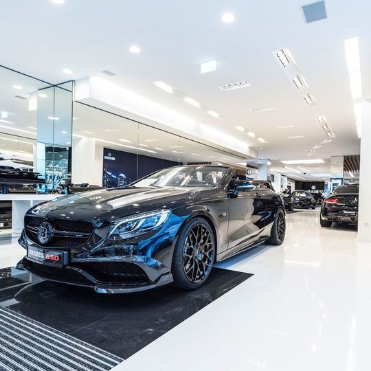 Auf 400 Quadratmetern gibt es seit Mitte Dezember an der Düsseldorfer Kö Brabus-Modelle zu bestaunen. Auf 400 Quadratmetern gibt es seit Mitte Dezember an der Düsseldorfer Kö Brabus-Modelle zu bestaunen.