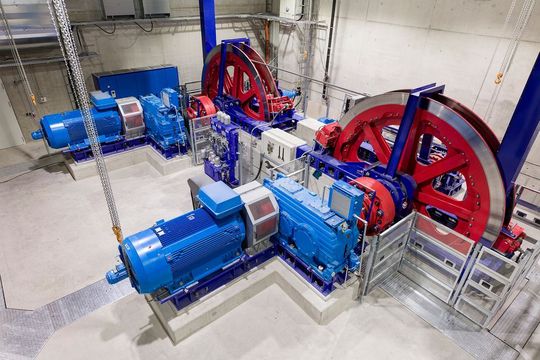 ABB liefert Motoren und Antriebe für Rekord-Seilbahn der Zugspitze.