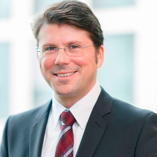 Dr. Ralf Zander ist Vorstand Finanzen & Controlling der Lapp Holding Dr. Ralf Zander ist Vorstand Finanzen & Controlling der Lapp Holding
