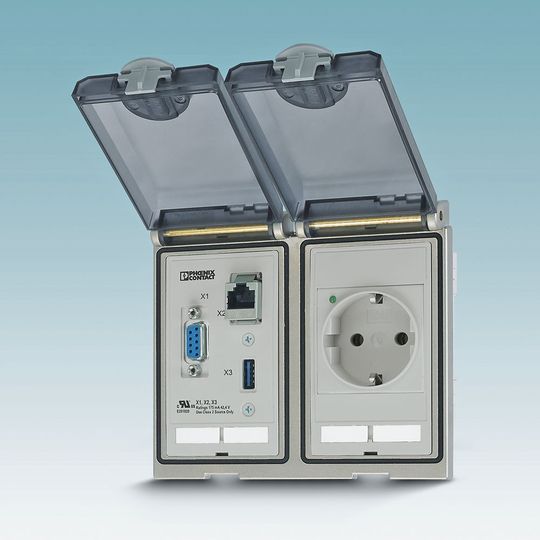 Bild 4: Die EO-Steckdosen lassen sich nicht nur leicht einbauen, Schnittstellen wie RJ45 oder USB erleichtern die Wartung der Anlage. Bild 4: Die EO-Steckdosen lassen sich nicht nur leicht einbauen, Schnittstellen wie RJ45 oder USB erleichtern die Wartung der Anlage.