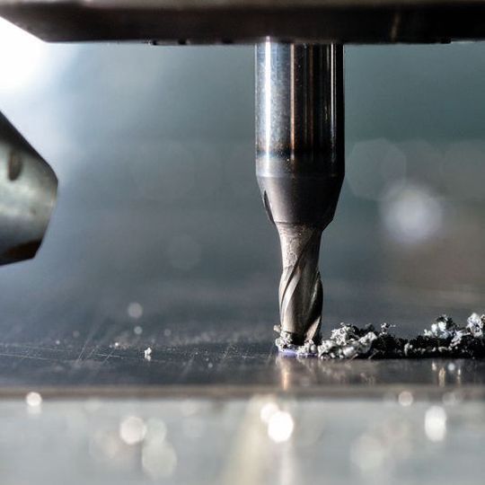 Wenn Fertigungsprozesse wie das Bohren sich als fehleranfällig erweisen, können Assistenzsysteme helfen, die Qualität zu erhöhen. Wenn Fertigungsprozesse wie das Bohren sich als fehleranfällig erweisen, können Assistenzsysteme helfen, die Qualität zu erhöhen.