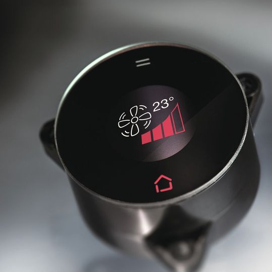 Der kapazitive Schalter mit rundem OLED-Display lässt sich vom Anwender frei konfigurieren. Dazu steht ein interner Massenspeicher zur Verfügung. Der kapazitive Schalter mit rundem OLED-Display lässt sich vom Anwender frei konfigurieren. Dazu steht ein interner Massenspeicher zur Verfügung.