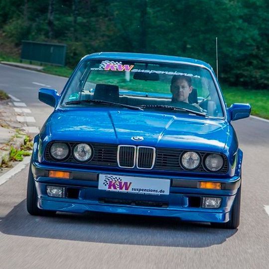 KW Automotive erweitert sein Angebot an Fahrwerkskomponenten: Es gibt sie jetzt auch für BMWs 3er-Reihe E30.