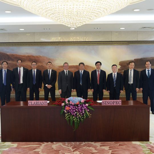 Senior management from Clariant and Sinopec met in Bejing, China to sign the agreements. Senior management from Clariant and Sinopec met in Bejing, China to sign the agreements.