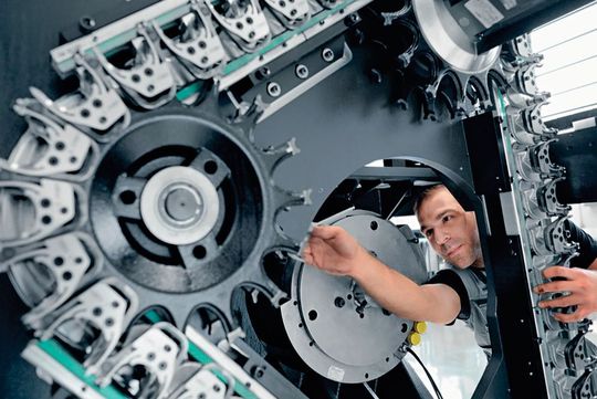 Der VDMA blickt optimistisch auf das neue Jahr. Auf über 230 Mrd. Euro könnte der Umsatz der Maschinenbaubranche 2018 steigen – ein neuer Rekord.