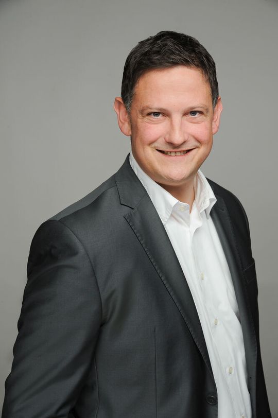 Seit April 2014 ist Thomas Biedermann Geschäftsführer der DWA in Deutschland. Darüber hinaus doziert er an mehreren Universitäten in den Bereichen Media, Marketing und Agenturmanagement. Seit April 2014 ist Thomas Biedermann Geschäftsführer der DWA in Deutschland. Darüber hinaus doziert er an mehreren Universitäten in den Bereichen Media, Marketing und Agenturmanagement.