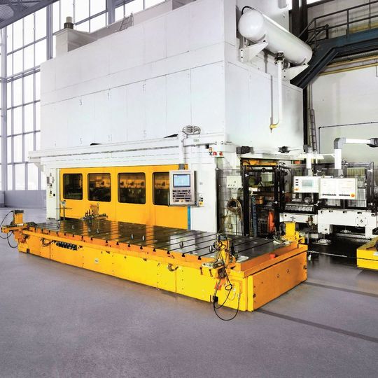 Mit einer neuen Steuerung sind auch ältere Stanzautomaten fit für die Industrie 4.0. Mit einer neuen Steuerung sind auch ältere Stanzautomaten fit für die Industrie 4.0.
