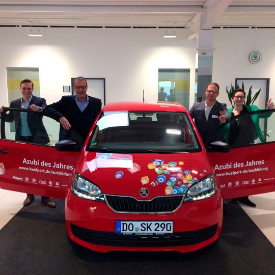 Ab sofort steht dem „Azubi des Jahres“ von Hülpert ein Skoda Citigo zur Verfügung.