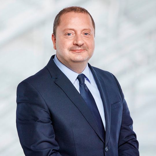 Toni war elf Jahre lang Chefkommunikator von Audi. Toni war elf Jahre lang Chefkommunikator von Audi.