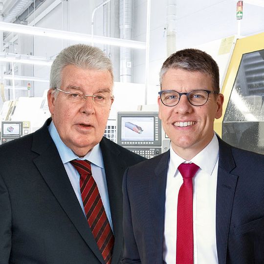 Dr. Dieter Kress übergab zum 1. Januar 2018 die Geschäftsführung der Mapal Dr. Kress KG an seinen Sohn Dr. Jochen Kress. Dr. Dieter Kress übergab zum 1. Januar 2018 die Geschäftsführung der Mapal Dr. Kress KG an seinen Sohn Dr. Jochen Kress.