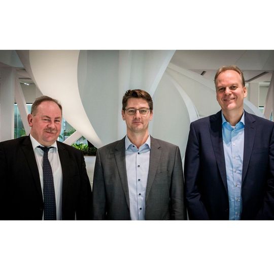 Die neue Geschäftsleitung von Auma: Henrik Newerla (COO), Ferdinand Dirnhofer (CSO) und Jörg Hoffmann (CEO) (v.l.n.r.). Die neue Geschäftsleitung von Auma: Henrik Newerla (COO), Ferdinand Dirnhofer (CSO) und Jörg Hoffmann (CEO) (v.l.n.r.).