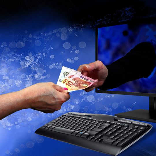 Cyberkriminelle werden 2018 ihre Ransomware-Attacken zu komplexeren Angriffen ausweiten und noch mehr Plattformen ins Visier nehmen. Cyberkriminelle werden 2018 ihre Ransomware-Attacken zu komplexeren Angriffen ausweiten und noch mehr Plattformen ins Visier nehmen.
