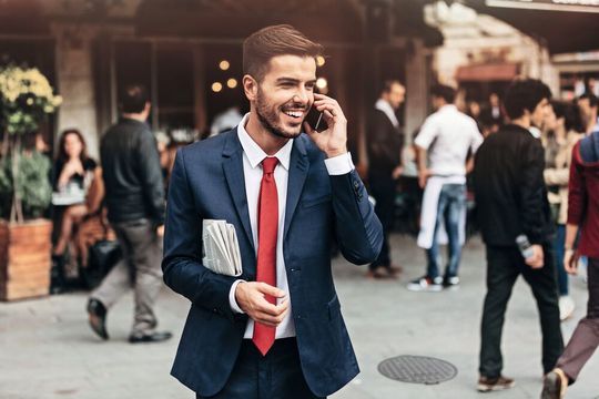 Robuste Gehäuse für öffentliches WLAN-Netz: „Kathrein Street Connect“ erweitert an Hotspots mit hohem Datenverkehr die Kapazität eines Mobilfunknetzes. Robuste Gehäuse für öffentliches WLAN-Netz: „Kathrein Street Connect“ erweitert an Hotspots mit hohem Datenverkehr die Kapazität eines Mobilfunknetzes.